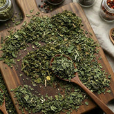 Dry cut and sifted Comfrey leaves (Symphytum officinale) for traditional botanical infusions and topical use.