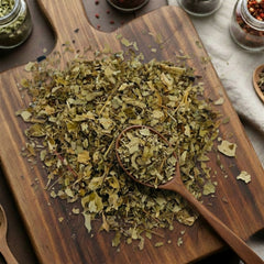 Dry cut and sifted Blackberry leaves (Rubus fruticosus) for traditional botanical infusions.