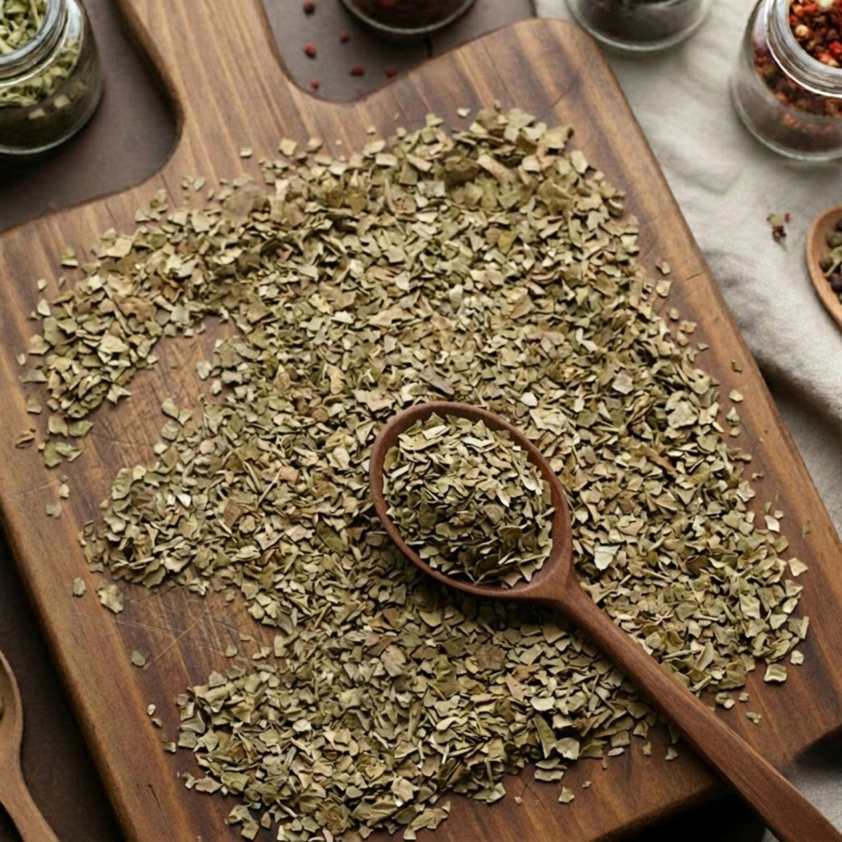 Dry cut and sifted Boldo leaves (Peumus boldus) for traditional botanical infusions.