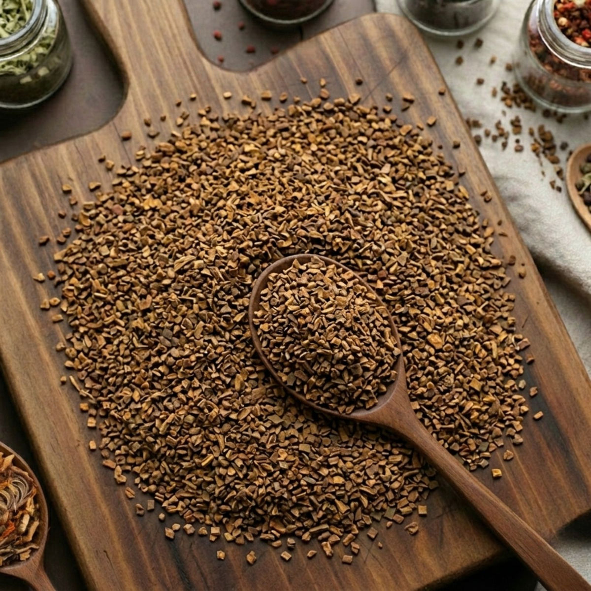 Dry cut and sifted Cassia bark (Cinnamomum aromaticum) for culinary and botanical infusions.