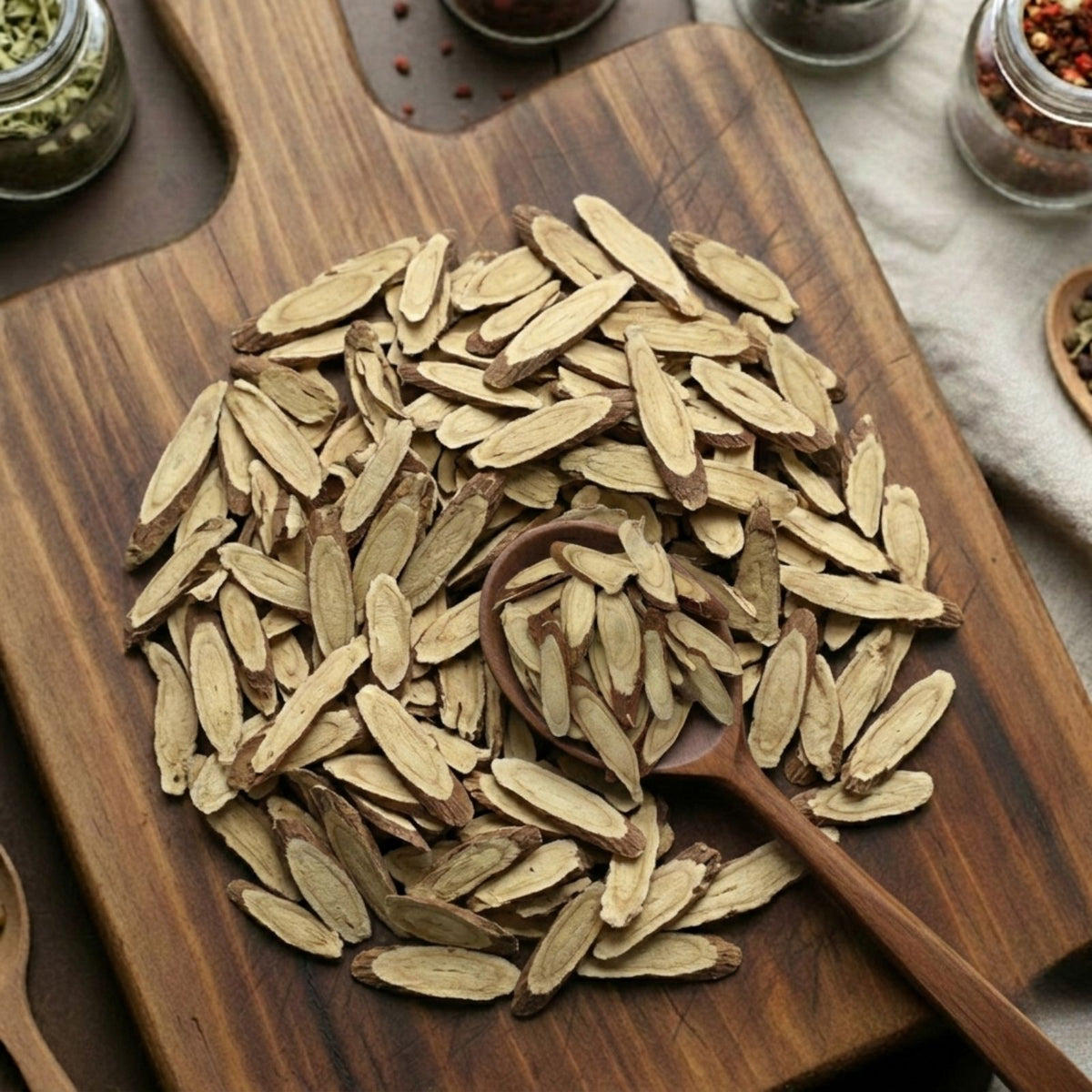 Licorice root slices (Glycyrrhiza glabra) for traditional sweet botanical infusions.